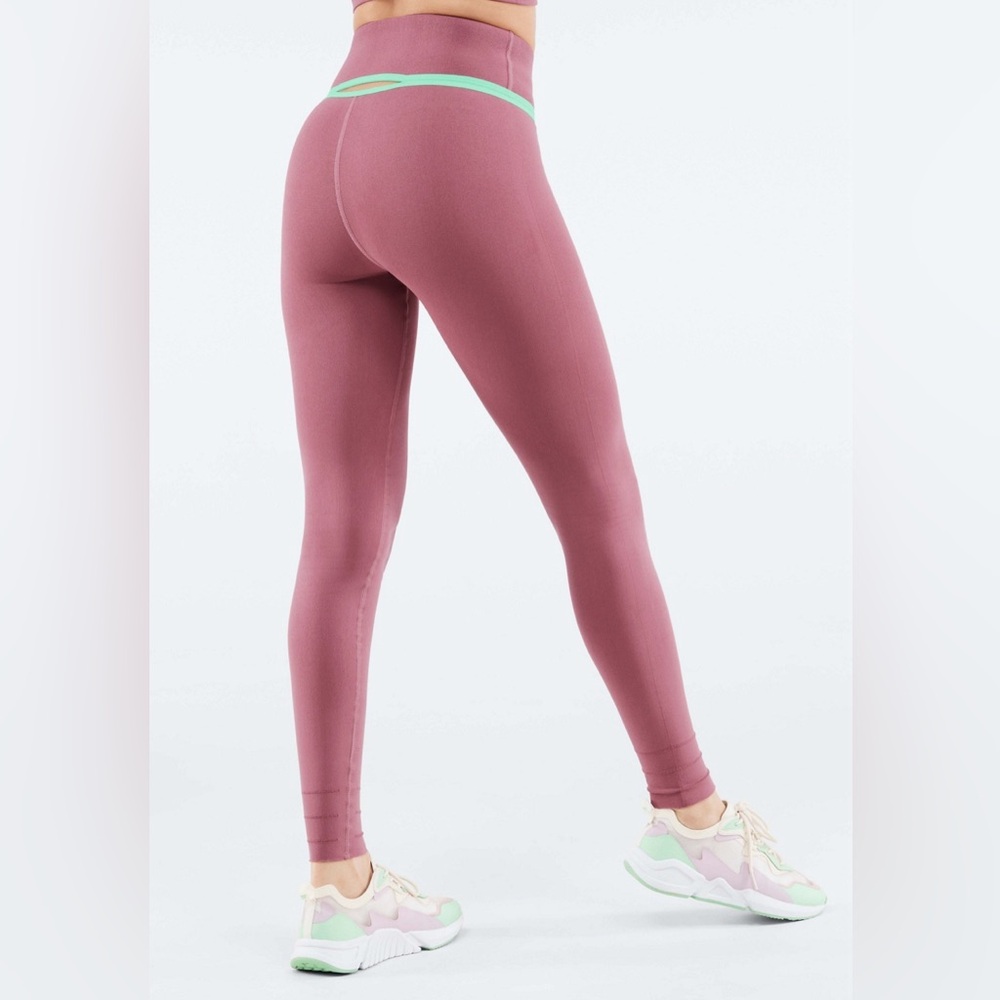 Fabletics SculptKnit High-Waisted Cut-out Legging Rose Clay Tropical Water Sz L